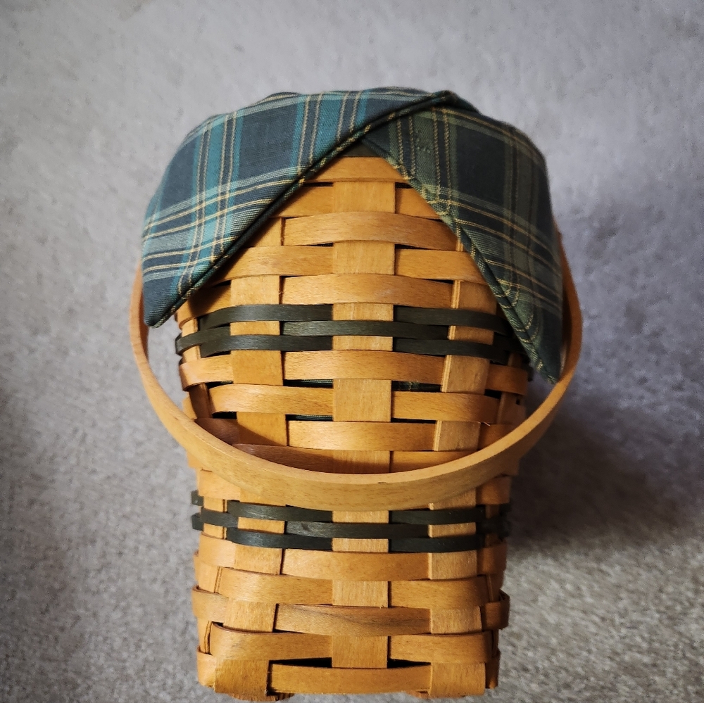 Longaberger Traditions Fellowship Basket with Green Plaid Lining And Protector - Picture 5 of 8